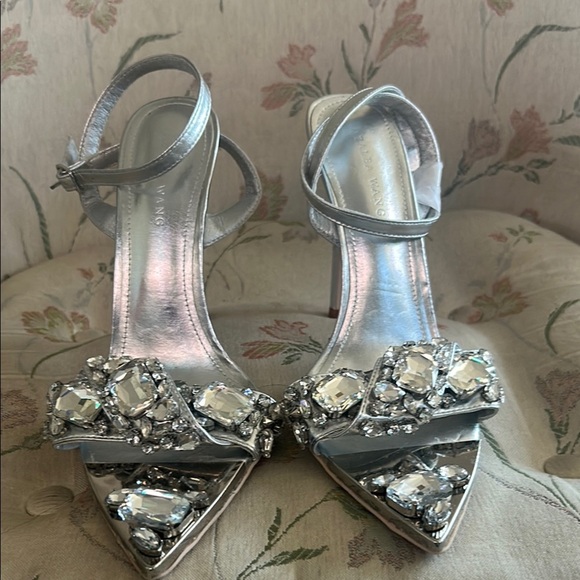 Elegant Silver Women's Heels - Picture 1 of 5
